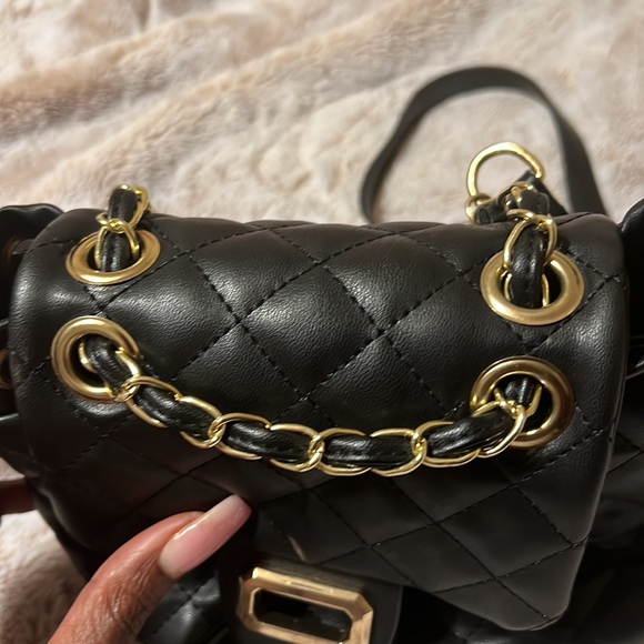 Black and Gold backpack - Picture 6 of 7